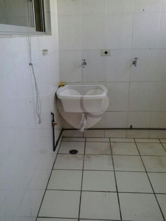 APARTAMENTO em JARDIM FLORESTA