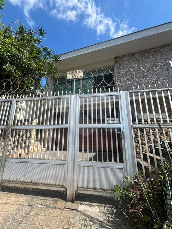 Casa à venda em excelente localização, situada na Avenida Santa Inês, travessa da Voluntários da Pátria.