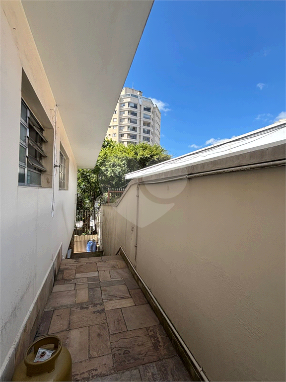 Casa à venda em excelente localização, situada na Avenida Santa Inês, travessa da Voluntários da Pátria.