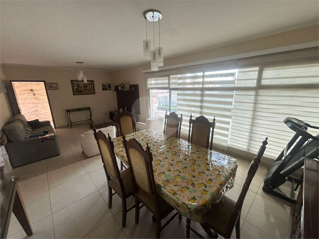 Casa à venda em excelente localização, situada na Avenida Santa Inês, travessa da Voluntários da Pátria.