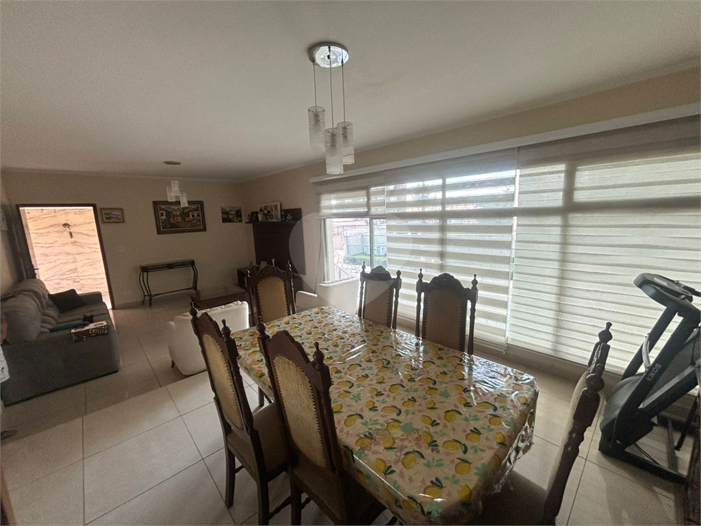 Casa à venda em excelente localização, situada na Avenida Santa Inês, travessa da Voluntários da Pátria.