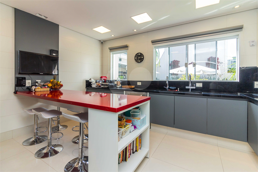 Casa em condomínio, 4 suites, piscina privativa no Jd. Floresta - zona norte - SP.