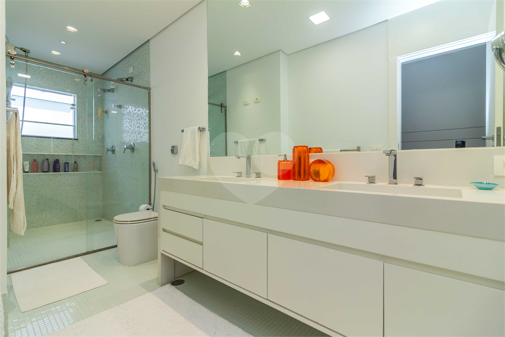 Casa em condomínio, 4 suites, piscina privativa no Jd. Floresta - zona norte - SP.