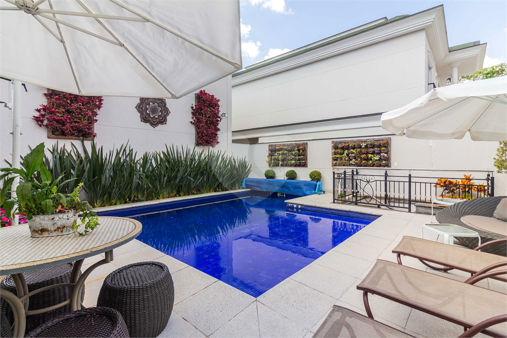 Casa em condomínio, 4 suites, piscina privativa no Jd. Floresta - zona norte - SP.