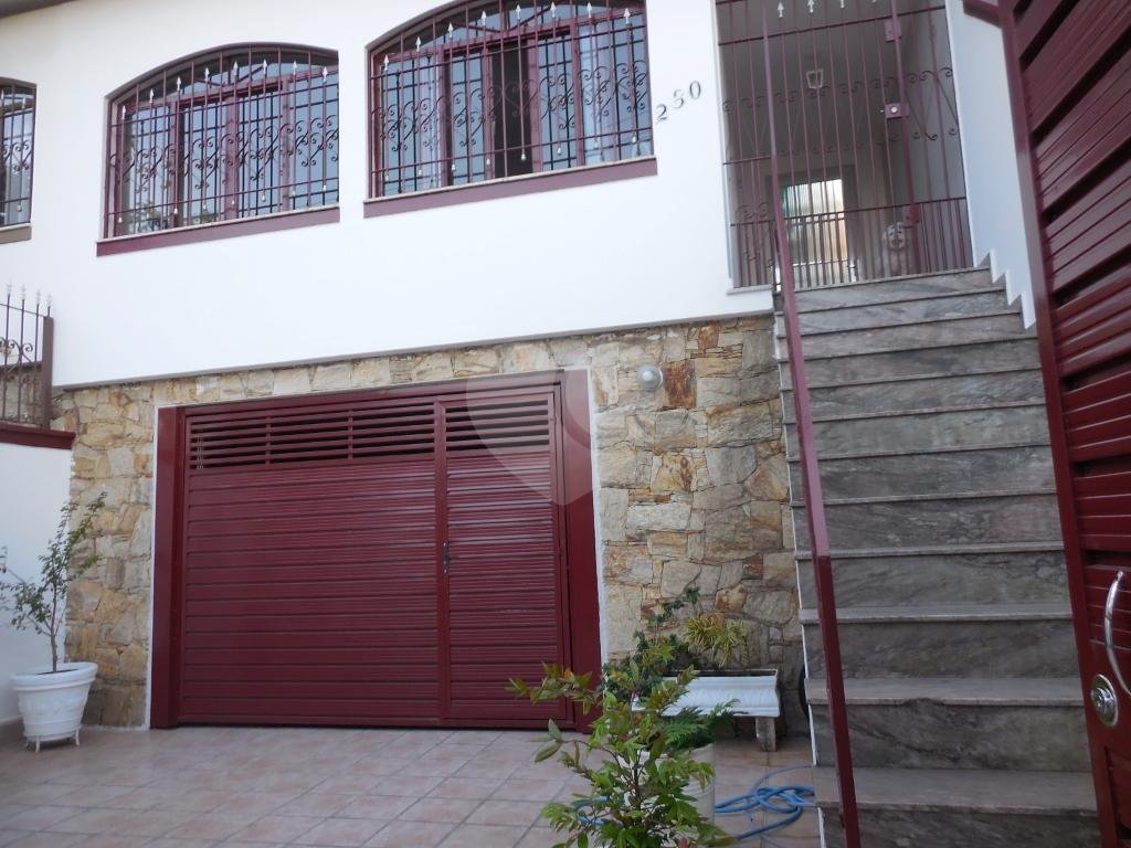 Casa à venda com 3 quartos, 184m² - Foto 1