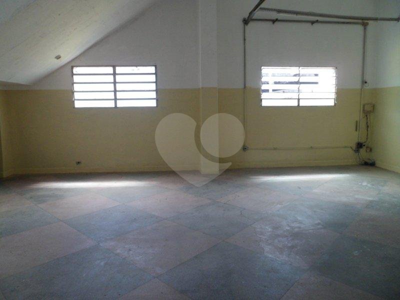 Excelente Salão Comercial com energia trifásica localizado próximo da  Avenida Gamelinha