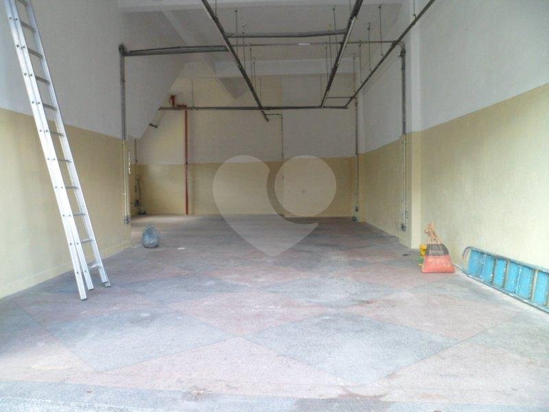 Excelente Salão Comercial com energia trifásica localizado próximo da  Avenida Gamelinha