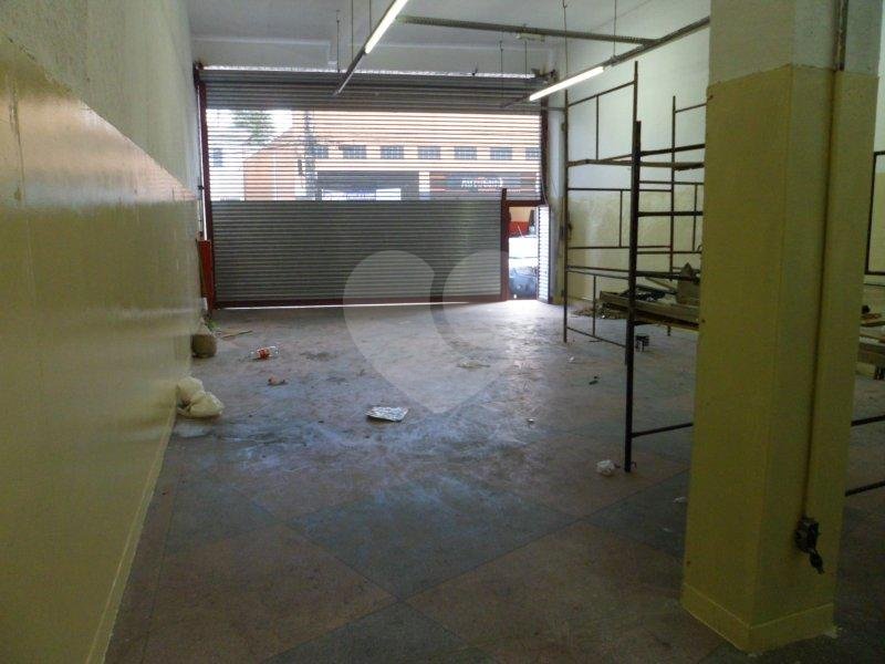 Excelente Salão Comercial com energia trifásica localizado próximo da  Avenida Gamelinha