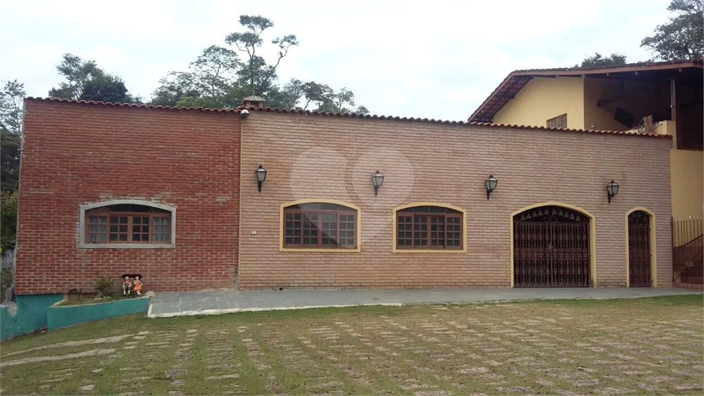 Casa térrea em condomínio fechado em Atibaia