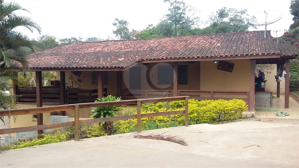 Casa térrea em condomínio fechado em Atibaia