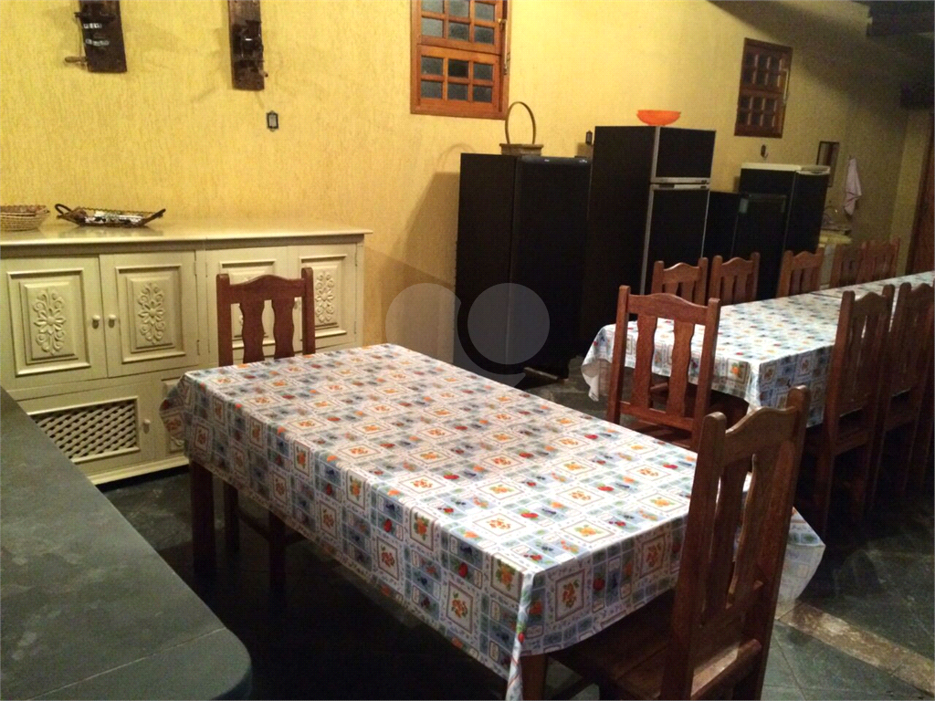 Casa térrea em condomínio fechado em Atibaia