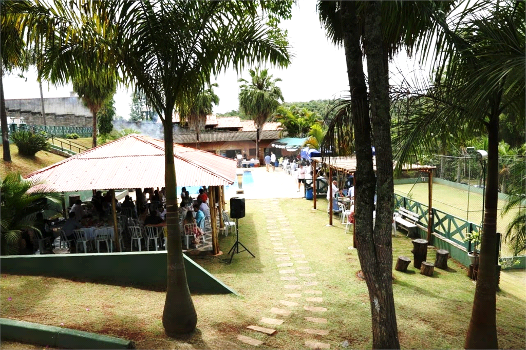 Casa térrea em condomínio fechado em Atibaia