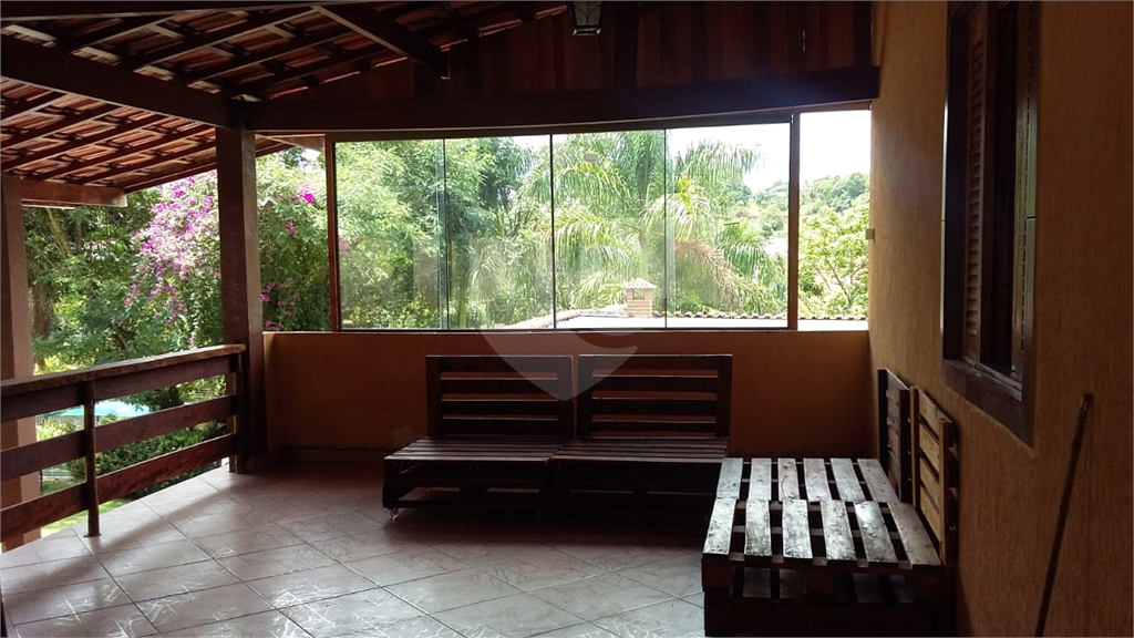 Casa térrea em condomínio fechado em Atibaia