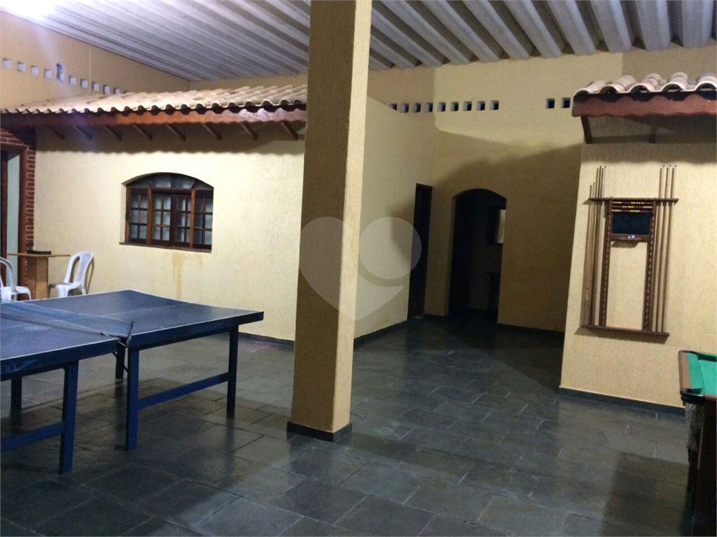Casa térrea em condomínio fechado em Atibaia