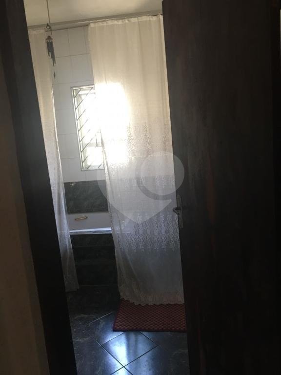Amplo sobrado à venda na Vila Nivi, com 255 m²