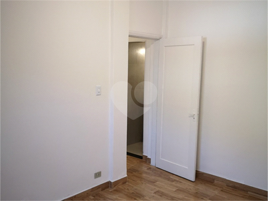 Apartamento à venda com 2 quartos, 70m² - Foto 9