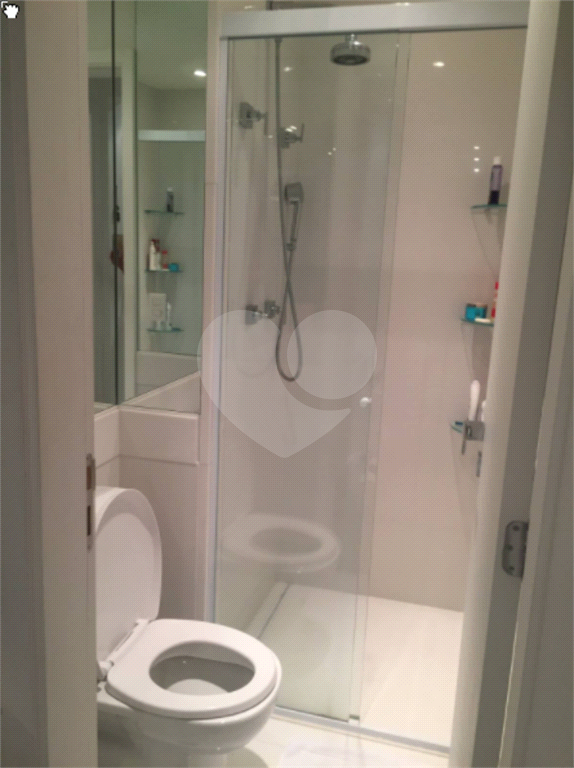 Vista maravilhosa na rua Purpurina!