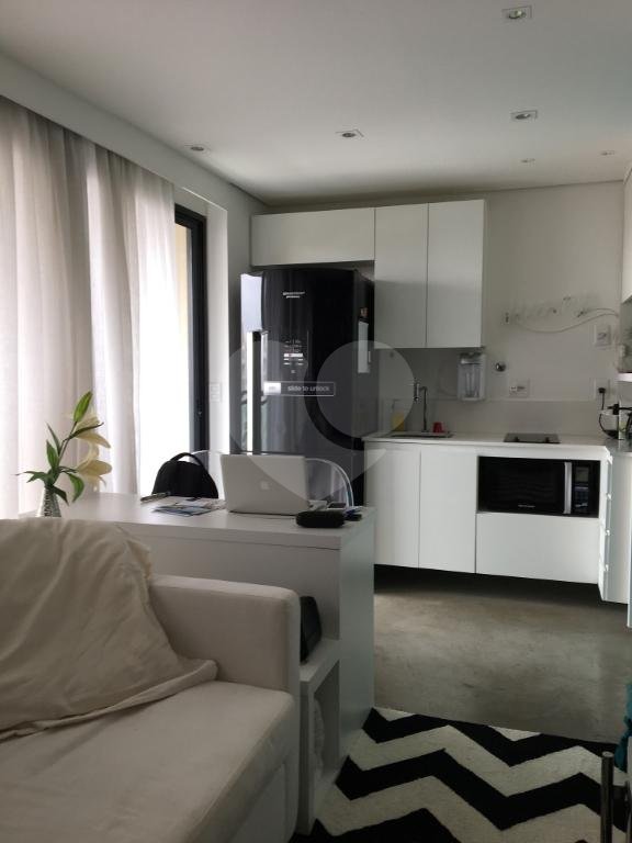 Vista maravilhosa na rua Purpurina!