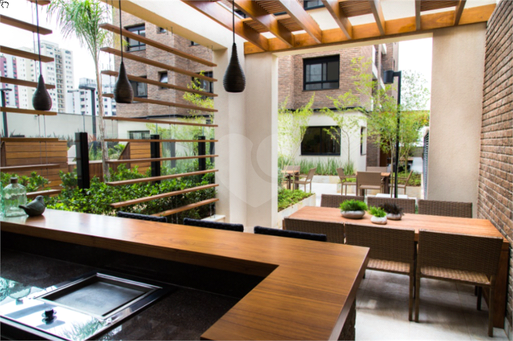 Vista maravilhosa na rua Purpurina!