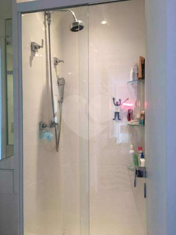 Vista maravilhosa na rua Purpurina!