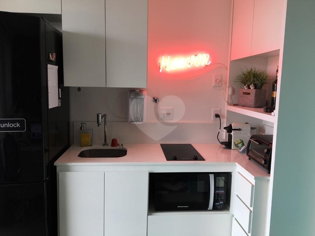 Vista maravilhosa na rua Purpurina!