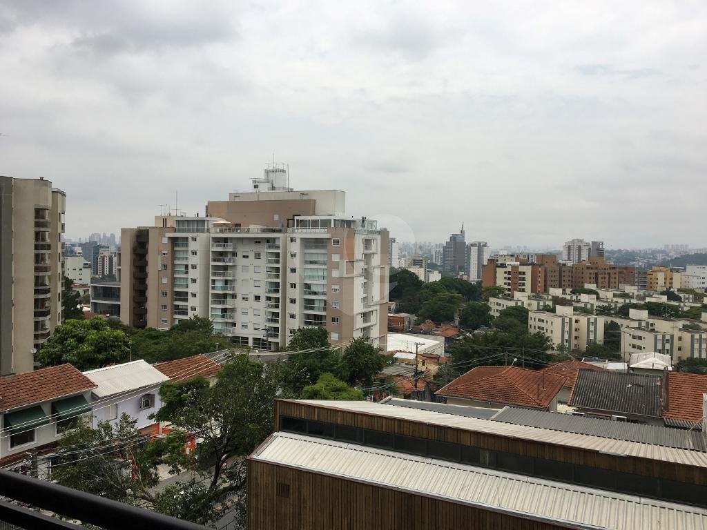 Vista maravilhosa na rua Purpurina!