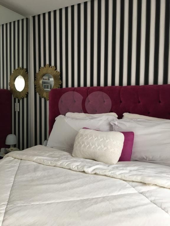 Vista maravilhosa na rua Purpurina!