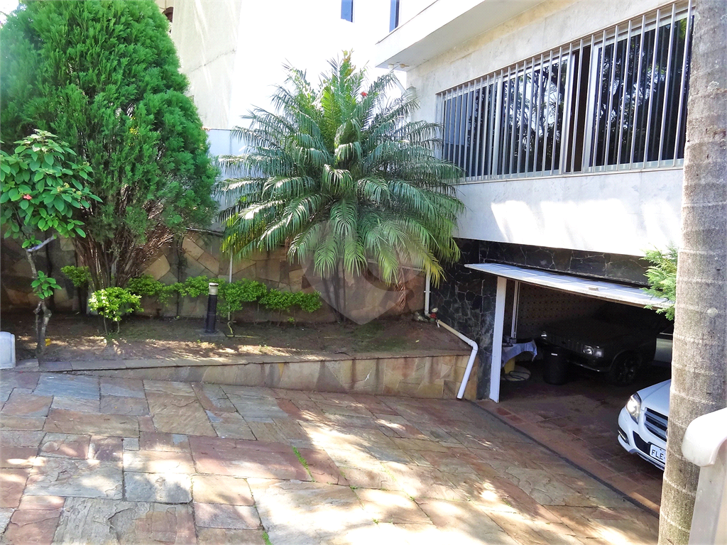 Ótima casa no Jardim França com 3 andares