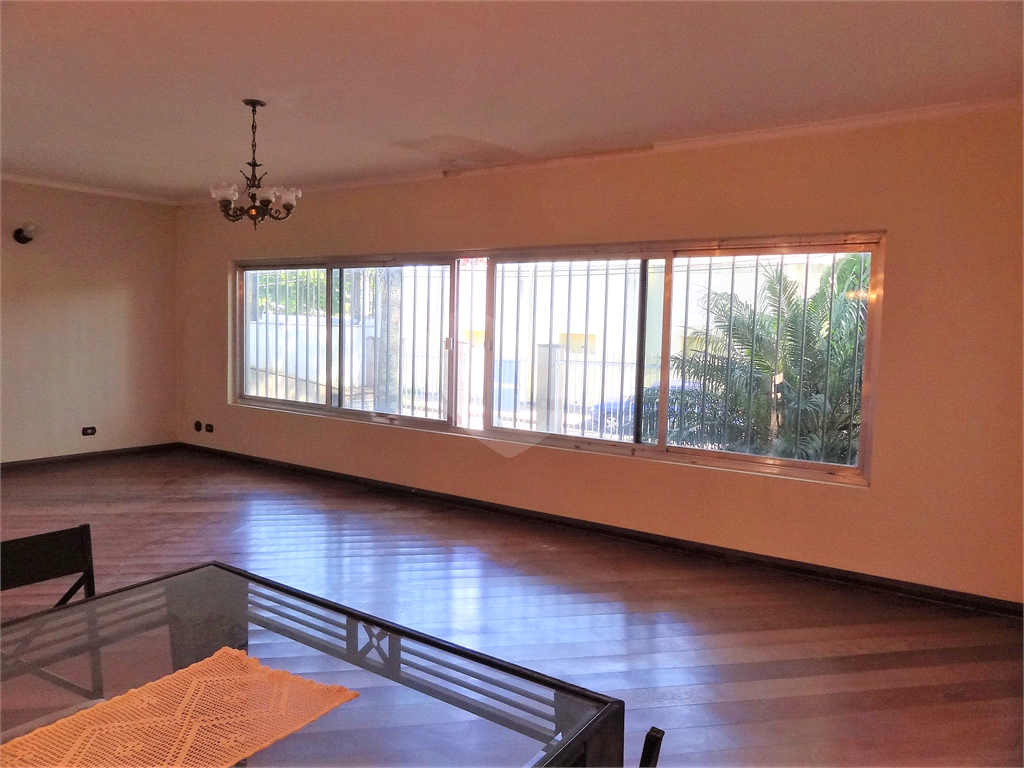 Ótima casa no Jardim França com 3 andares