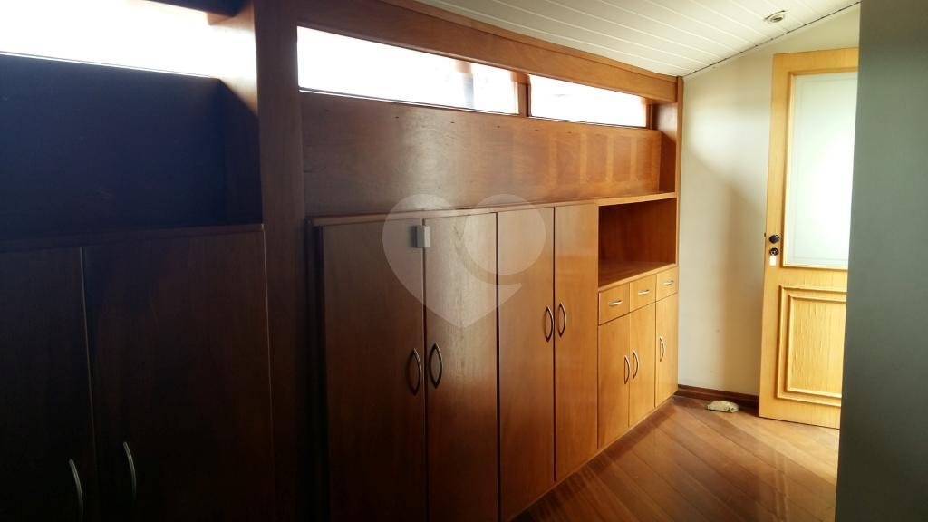Oportunidade !!!! Lindo sobrado no horto, com 3 suites sendo uma master com closet e hidromassagem