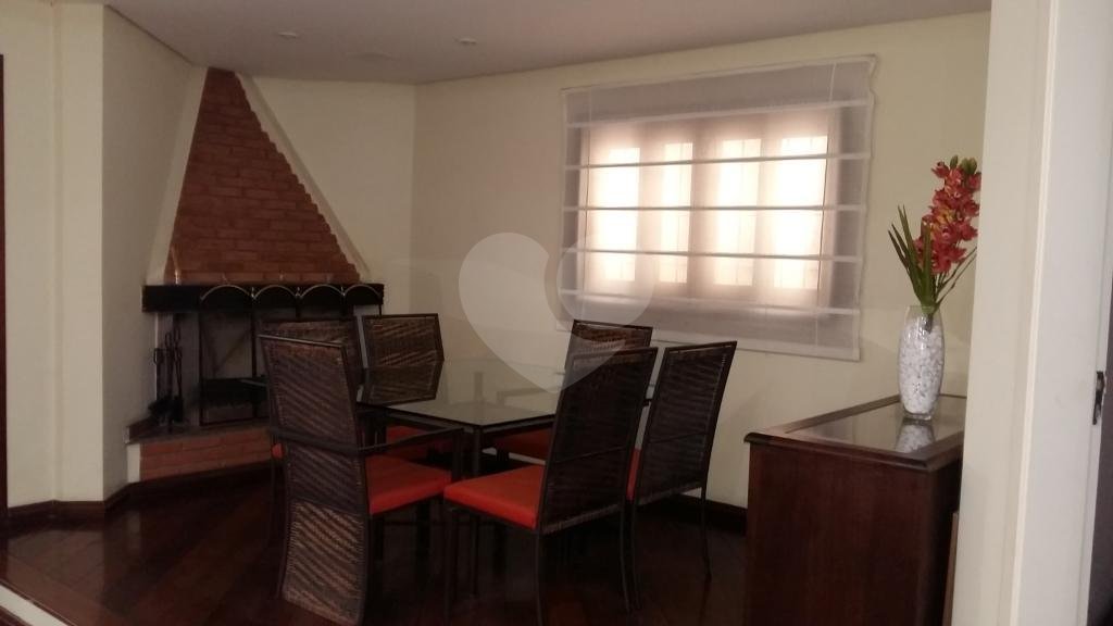 Oportunidade !!!! Lindo sobrado no horto, com 3 suites sendo uma master com closet e hidromassagem