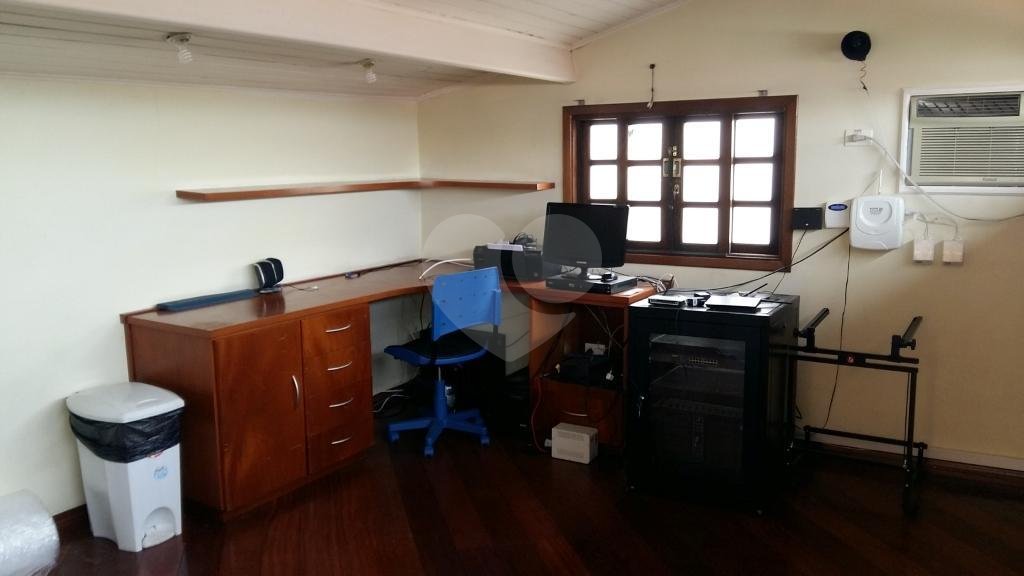 Oportunidade !!!! Lindo sobrado no horto, com 3 suites sendo uma master com closet e hidromassagem