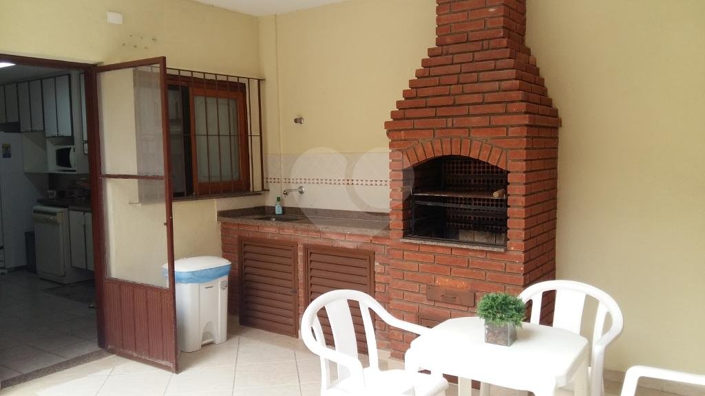 Oportunidade !!!! Lindo sobrado no horto, com 3 suites sendo uma master com closet e hidromassagem