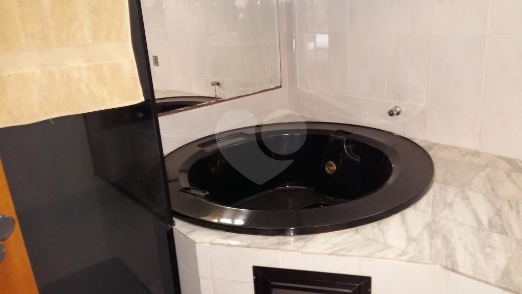 Oportunidade !!!! Lindo sobrado no horto, com 3 suites sendo uma master com closet e hidromassagem