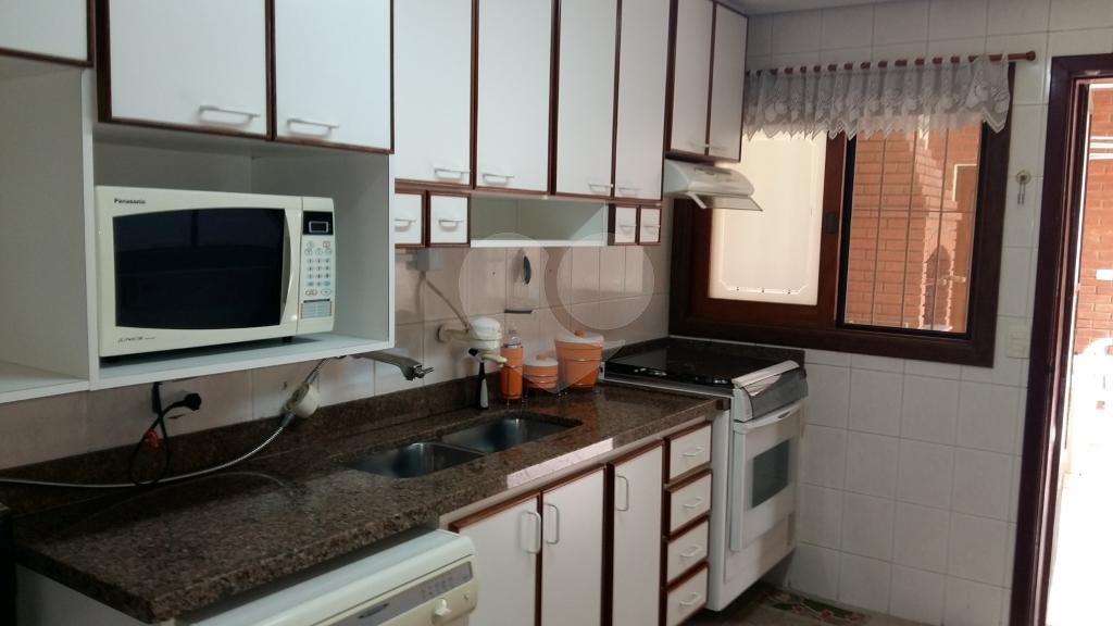 Oportunidade !!!! Lindo sobrado no horto, com 3 suites sendo uma master com closet e hidromassagem