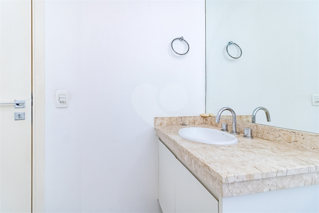 APARTAMENTO MOBILIADO COM DUAS VAGAS