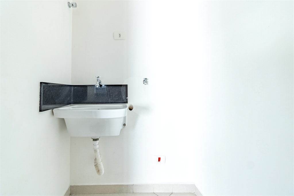 APARTAMENTO MOBILIADO COM DUAS VAGAS