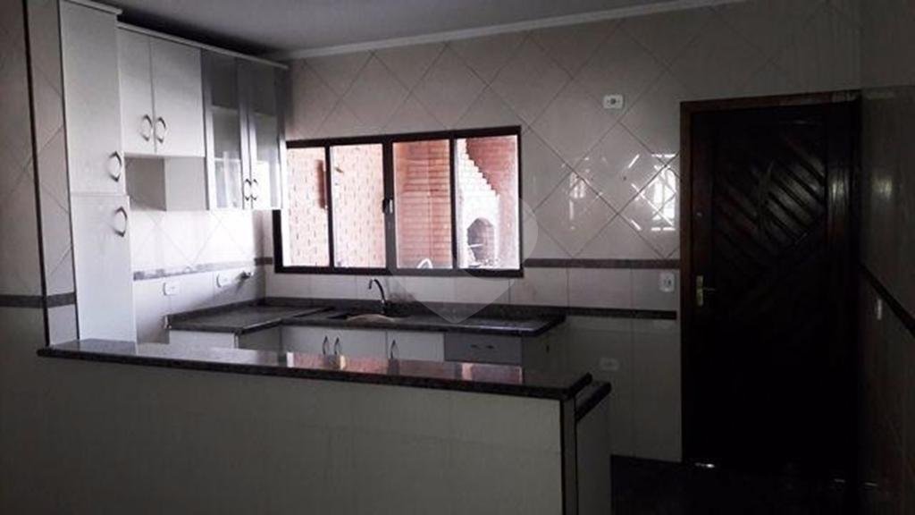 Sobrado para venda e locação no Parque Santo Antônio