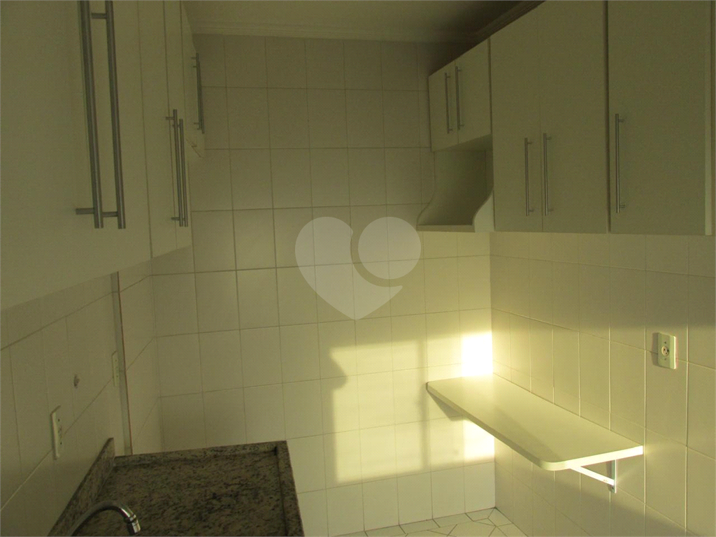 Apartamento a venda. 2 quartos (1 suíte), sacada, 2 vagas, depósito. Santana
