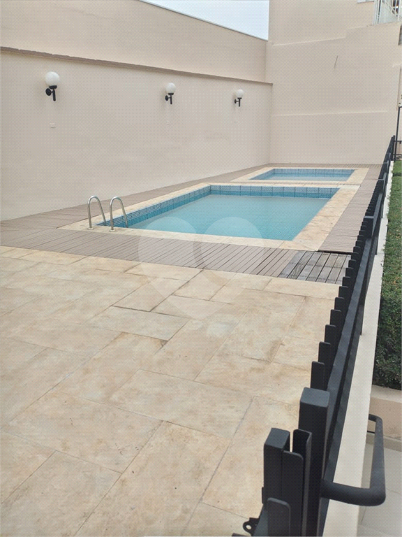 Apartamento a venda. 2 quartos (1 suíte), sacada, 2 vagas, depósito. Santana