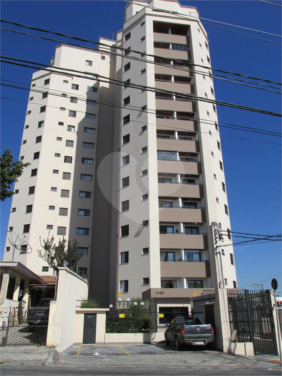 Apartamento a venda. 2 quartos (1 suíte), sacada, 2 vagas, depósito. Santana