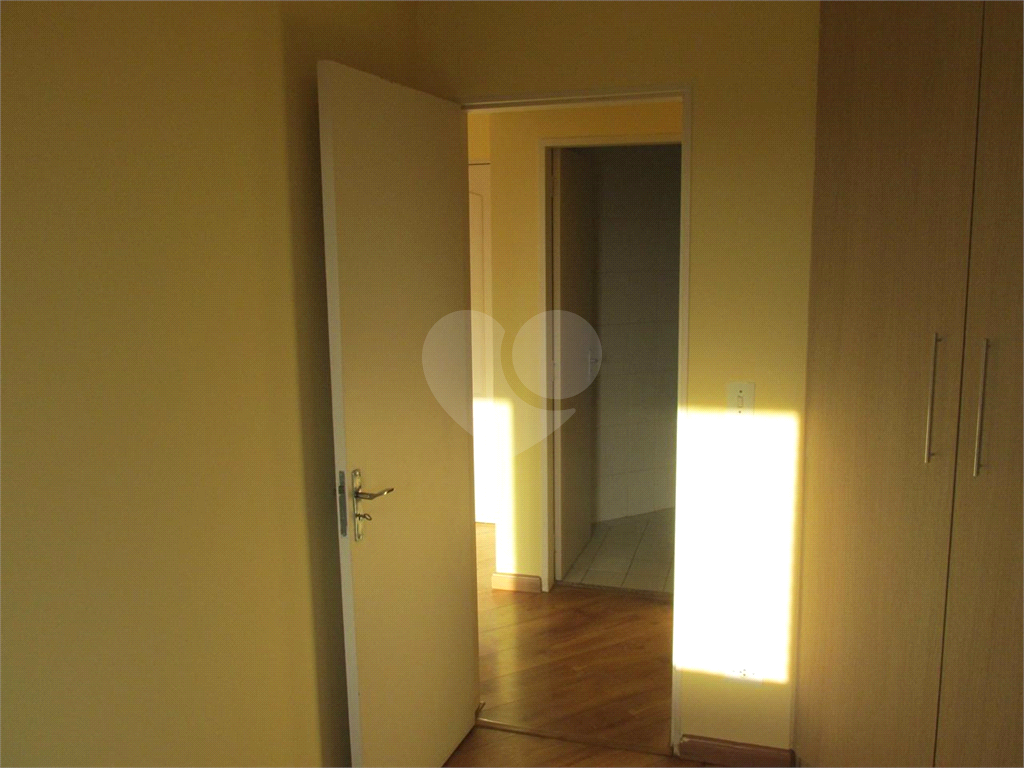 Apartamento a venda. 2 quartos (1 suíte), sacada, 2 vagas, depósito. Santana