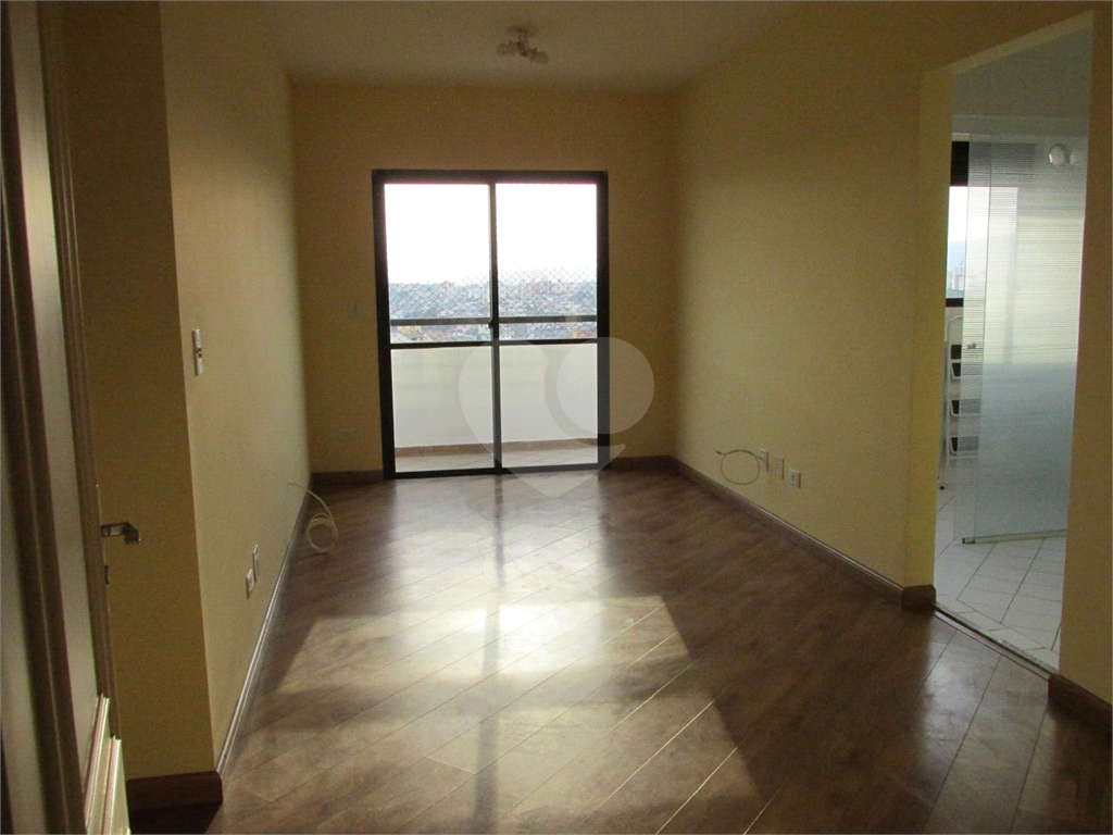 Apartamento a venda. 2 quartos (1 suíte), sacada, 2 vagas, depósito. Santana