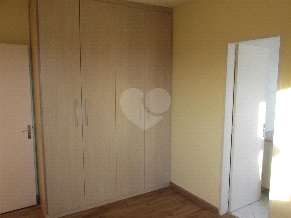 Apartamento a venda. 2 quartos (1 suíte), sacada, 2 vagas, depósito. Santana