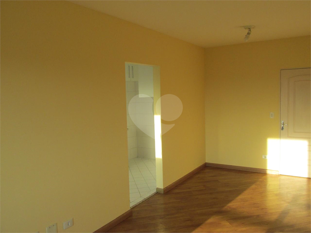 Apartamento a venda. 2 quartos (1 suíte), sacada, 2 vagas, depósito. Santana