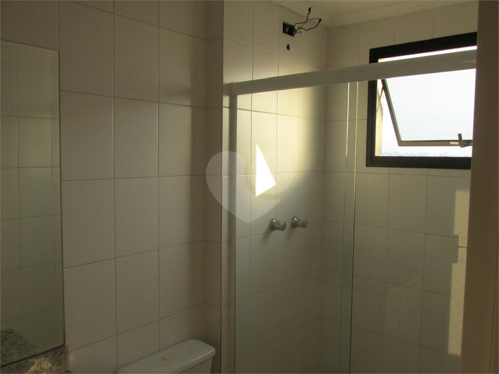 Apartamento a venda. 2 quartos (1 suíte), sacada, 2 vagas, depósito. Santana