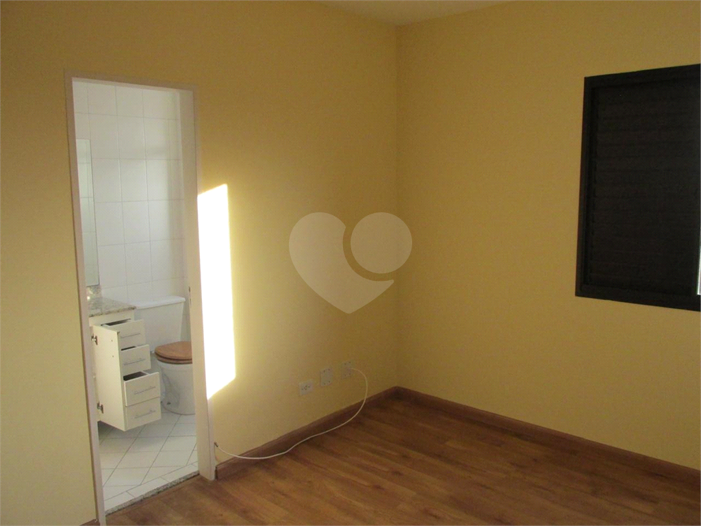 Apartamento a venda. 2 quartos (1 suíte), sacada, 2 vagas, depósito. Santana
