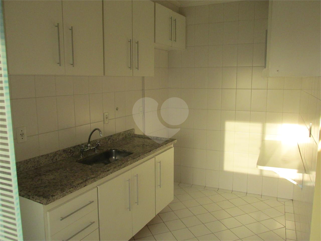 Apartamento a venda. 2 quartos (1 suíte), sacada, 2 vagas, depósito. Santana