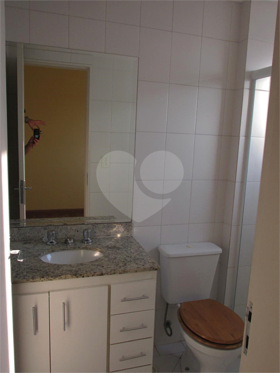 Apartamento a venda. 2 quartos (1 suíte), sacada, 2 vagas, depósito. Santana
