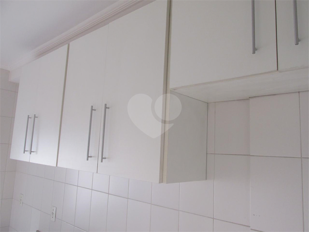 Apartamento a venda. 2 quartos (1 suíte), sacada, 2 vagas, depósito. Santana